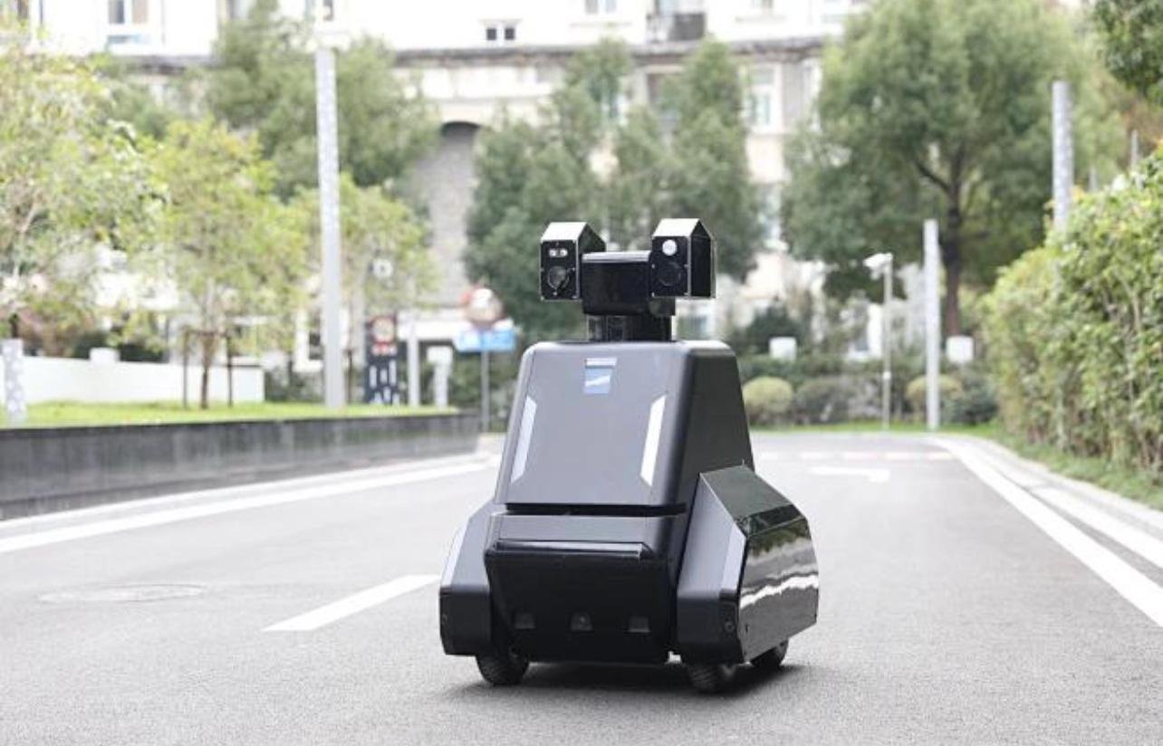 Security patrol robot