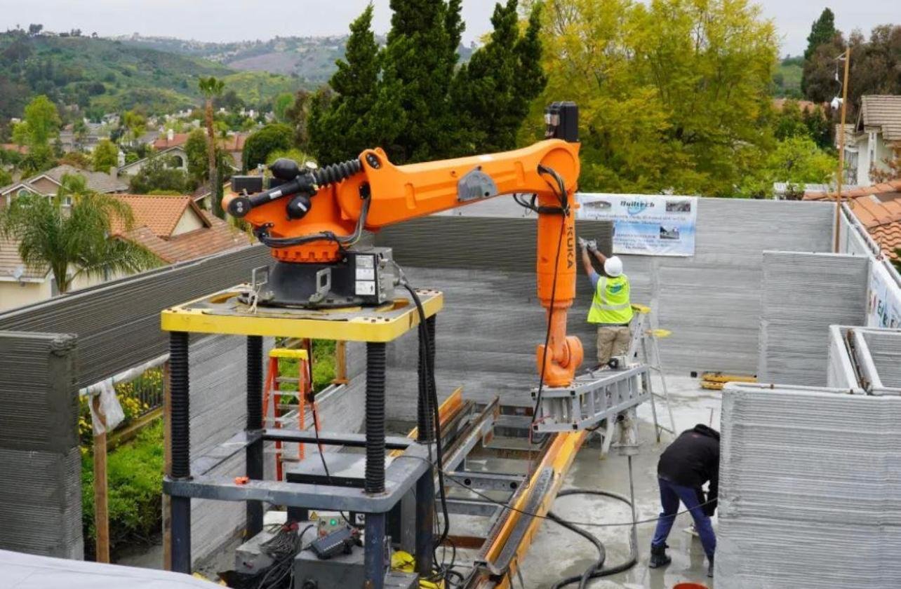 Operator controlling a construction robot